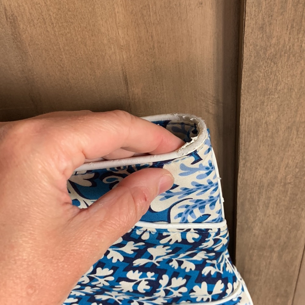 Vera Bradley Tote - Picture 3 of 8